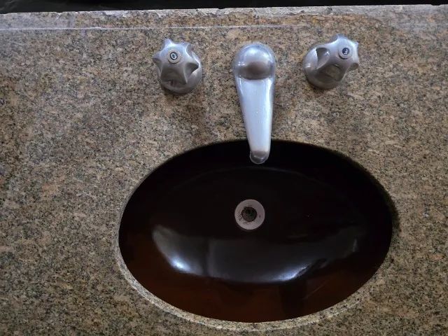 Pia Banheiro Completa com Cuba e Misturadores - Foto 2