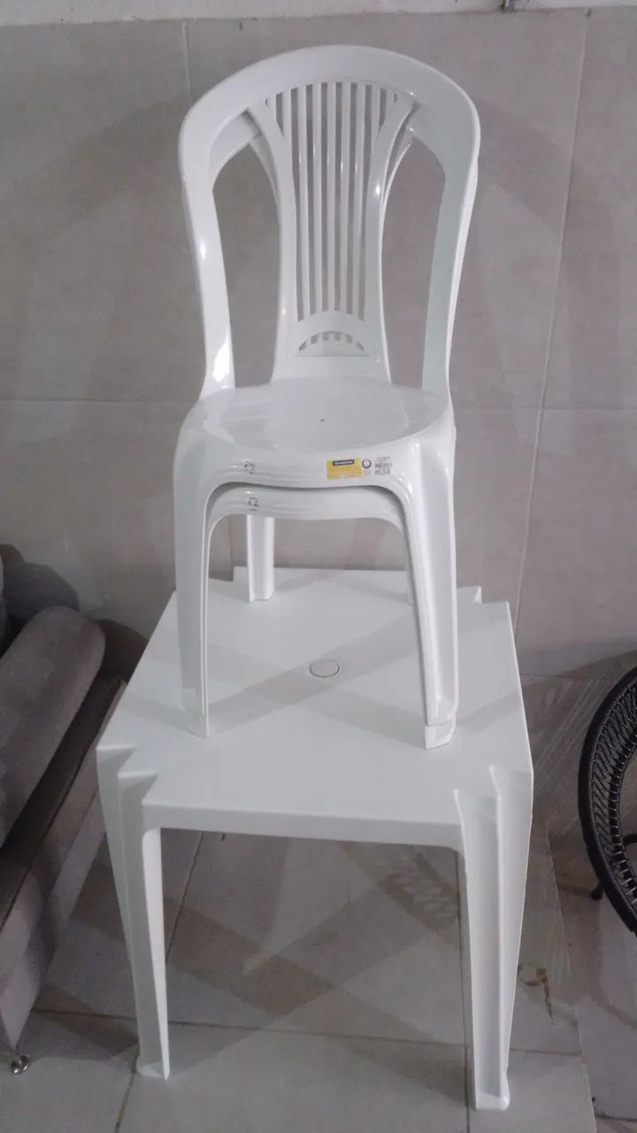 Mesa de plástico 2 cadeiras