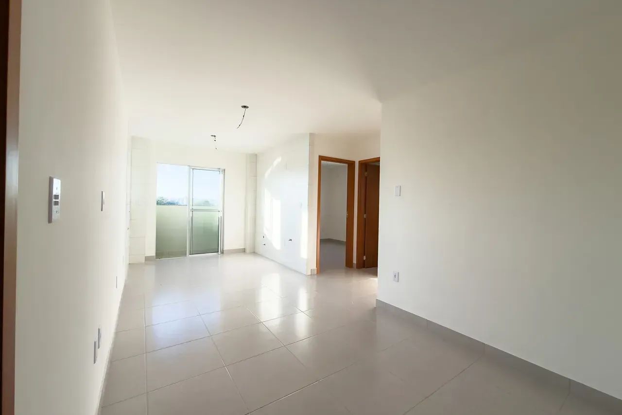 Apartamento com 2 Dormitórios, Ambientes Integrados e Sacada