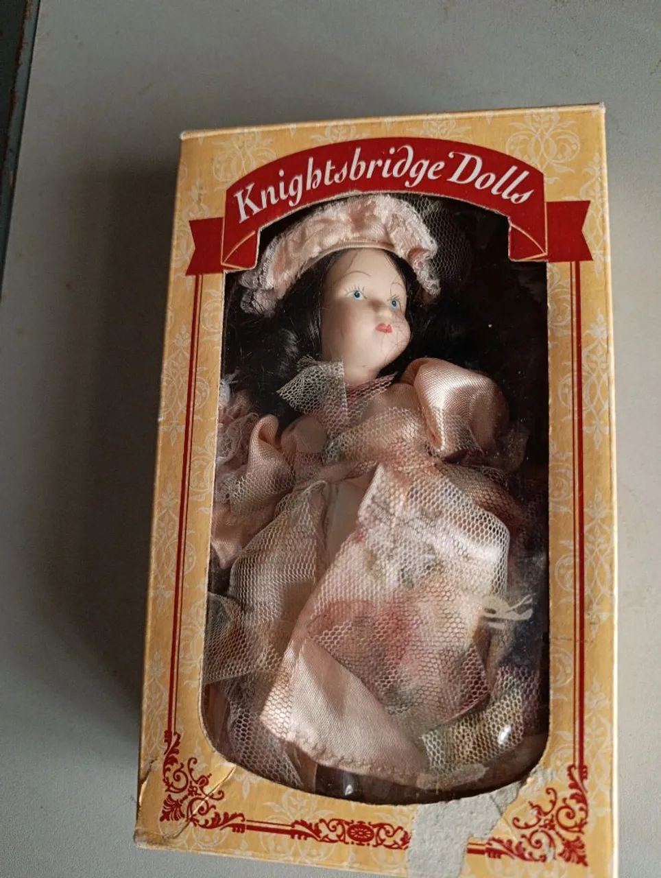 2 bonecas porcelana Colecionáveis Knightbridge 15 cm - Foto 2