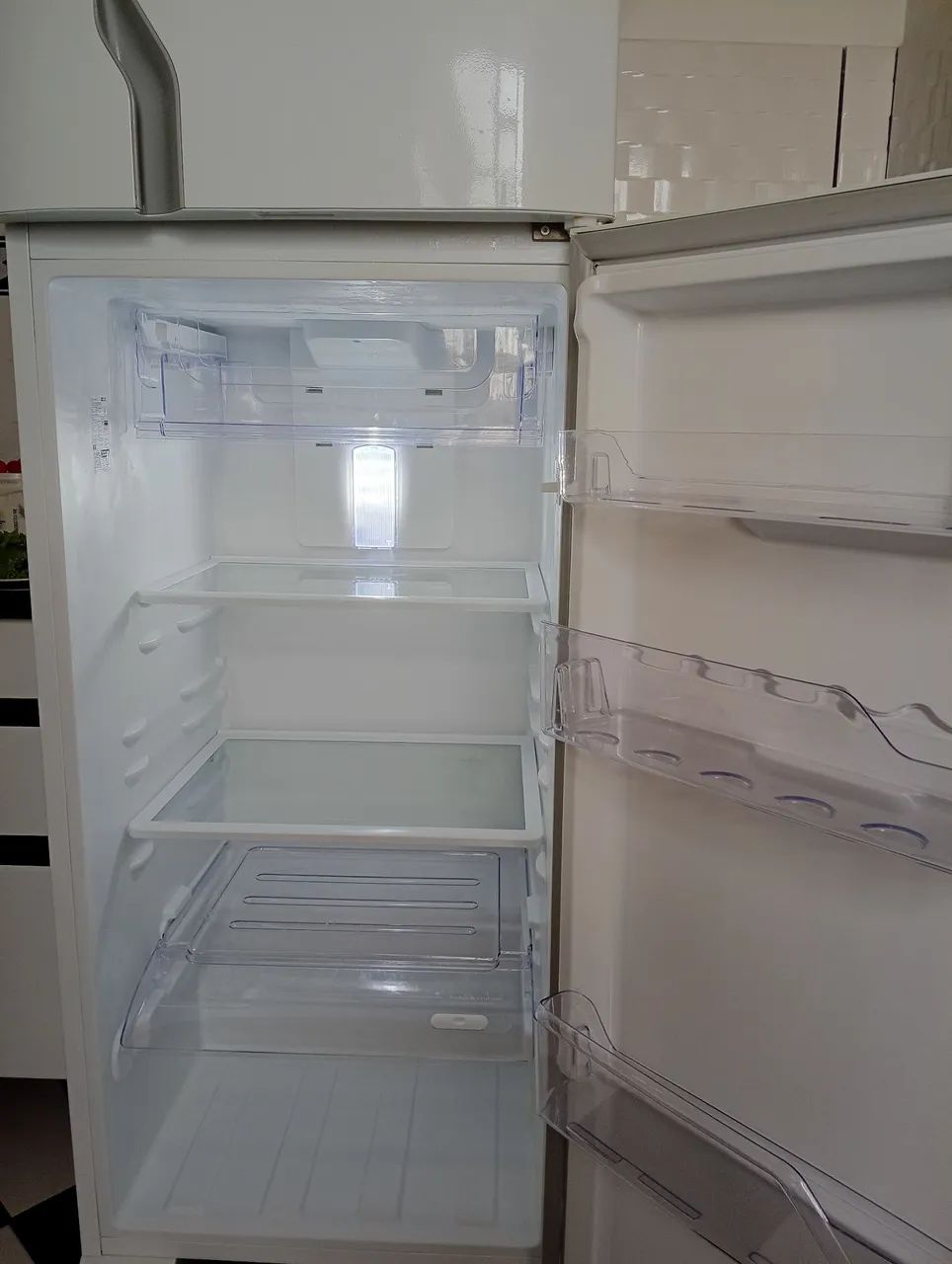 Vendo geladeira - semi nova  - Foto 4