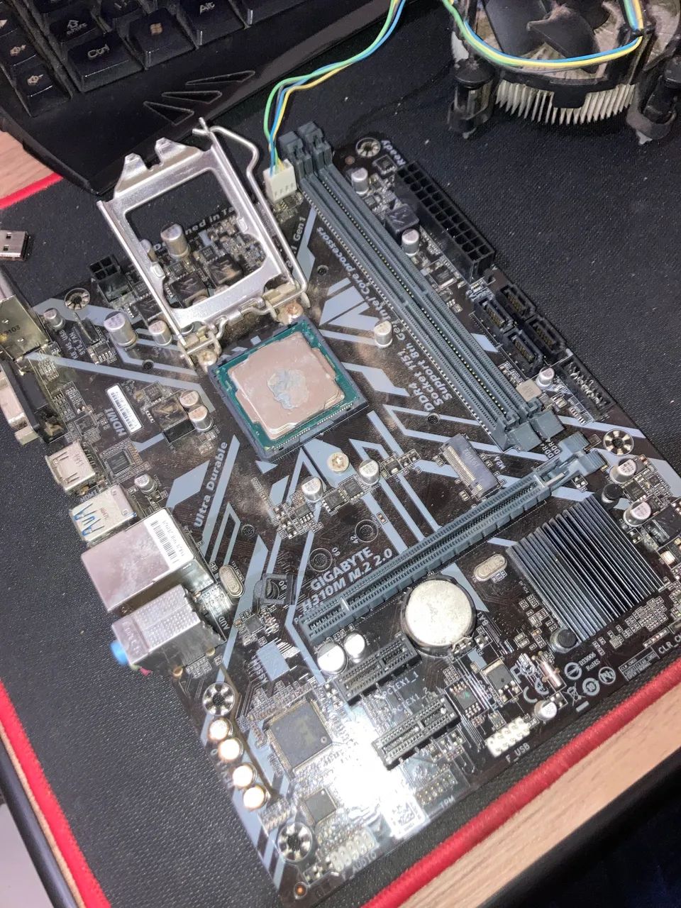 Kit upgrade H310m 2.0 gigabyte + i39100F - Foto 2