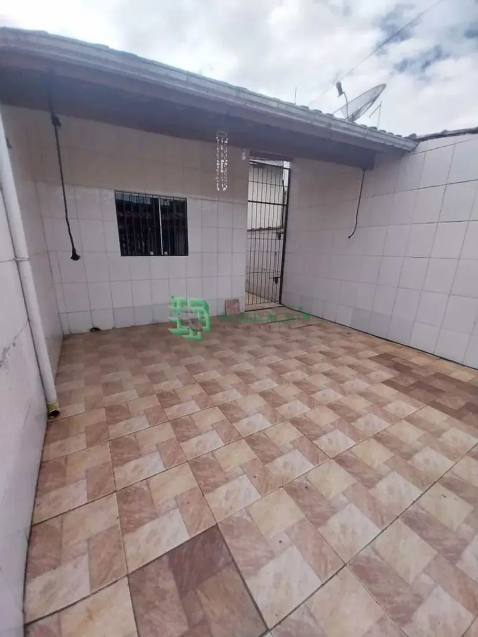 CASA EM MONGAGUÁ