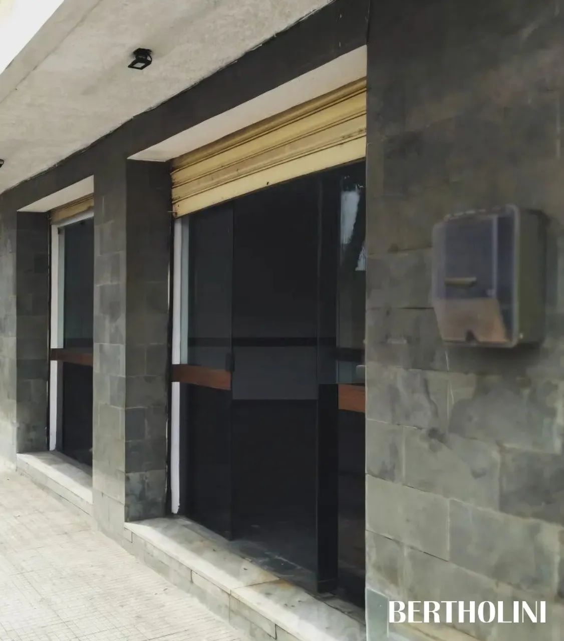 Ampla loja de esquina no Centro de Resende-RJ