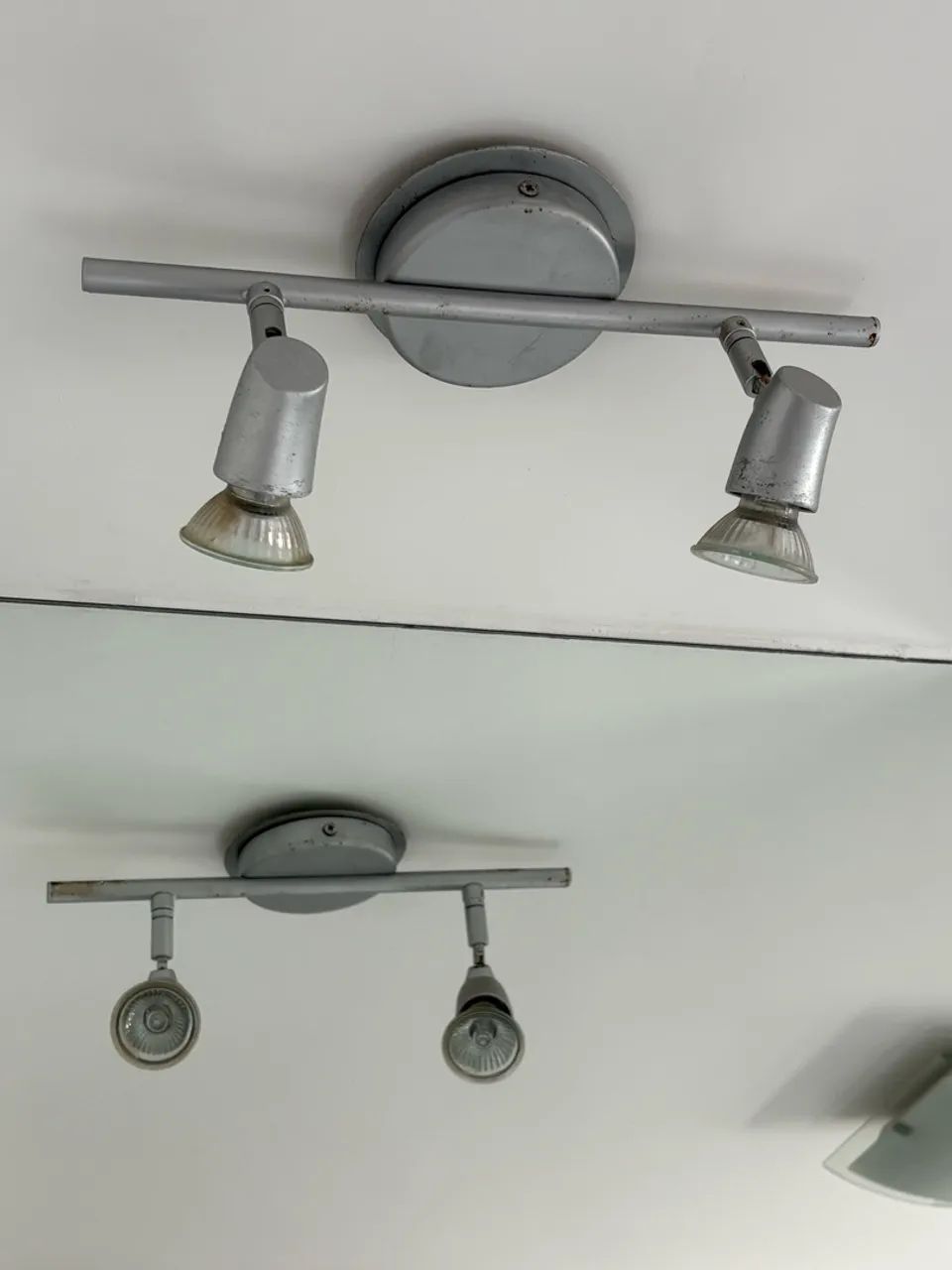 Spot con duas lâmpadas 