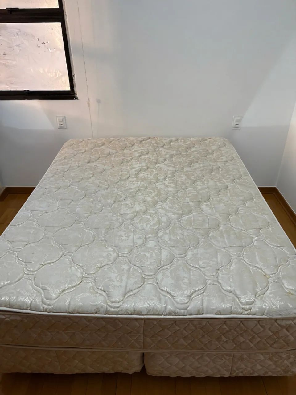 Cama queen Ronconi com colchão, base e estrutura - R$ 300 - Foto 3