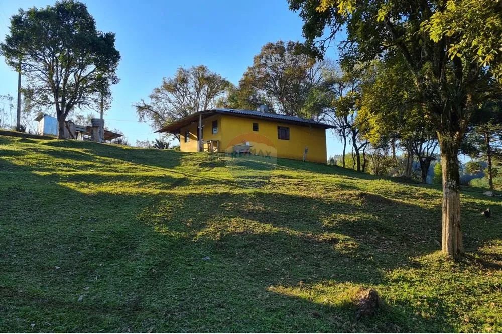 Chácara à venda com 52.000m² e cinco tanques em Mandirituba