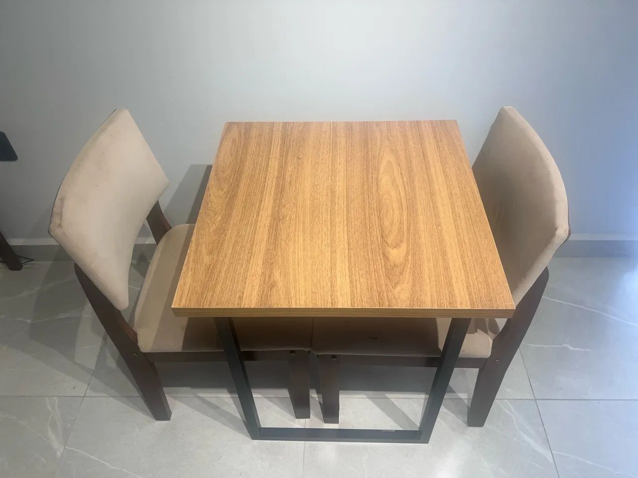 Conjunto com 5 mesas e 10 cadeiras - mesa de madeira 65x65 cm