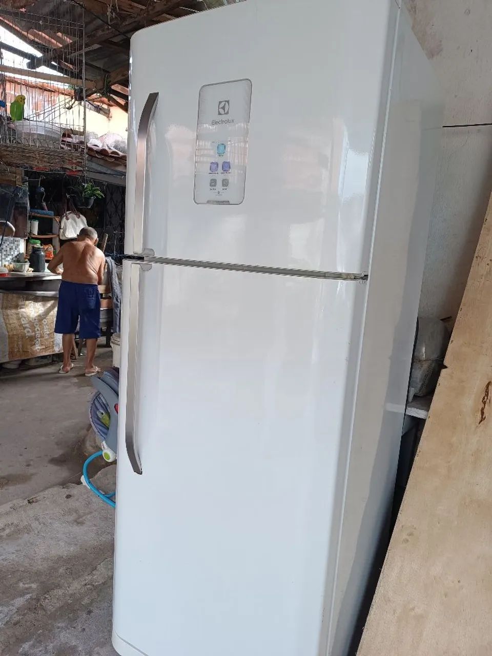 Vendo geladeira Eletrolux com baixa resfriaçao - Foto 4