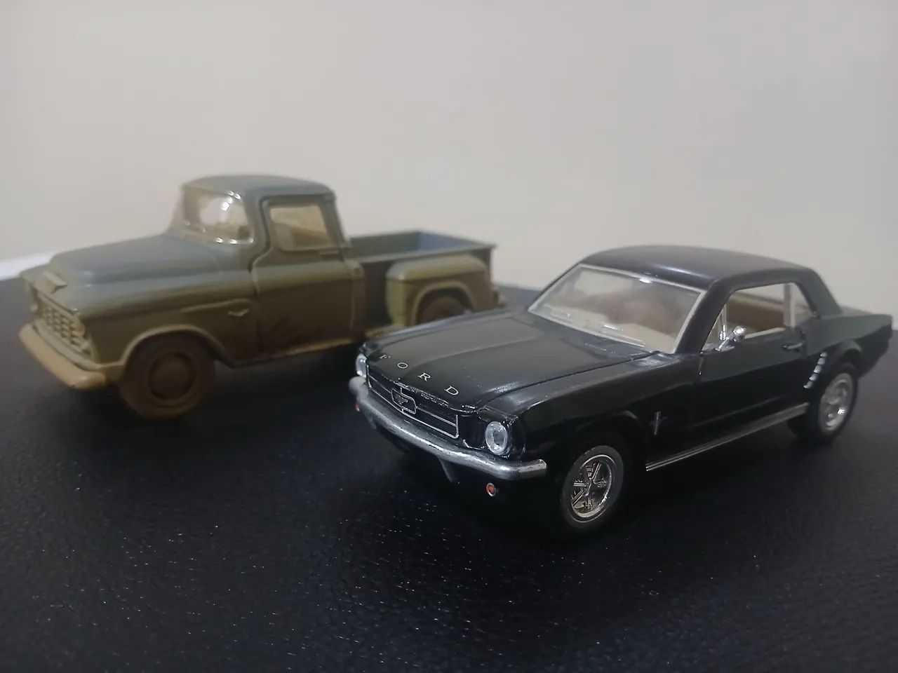 Miniaturas Ford Mustang + Picape - Escala 1:32 / 1:36 - Metal