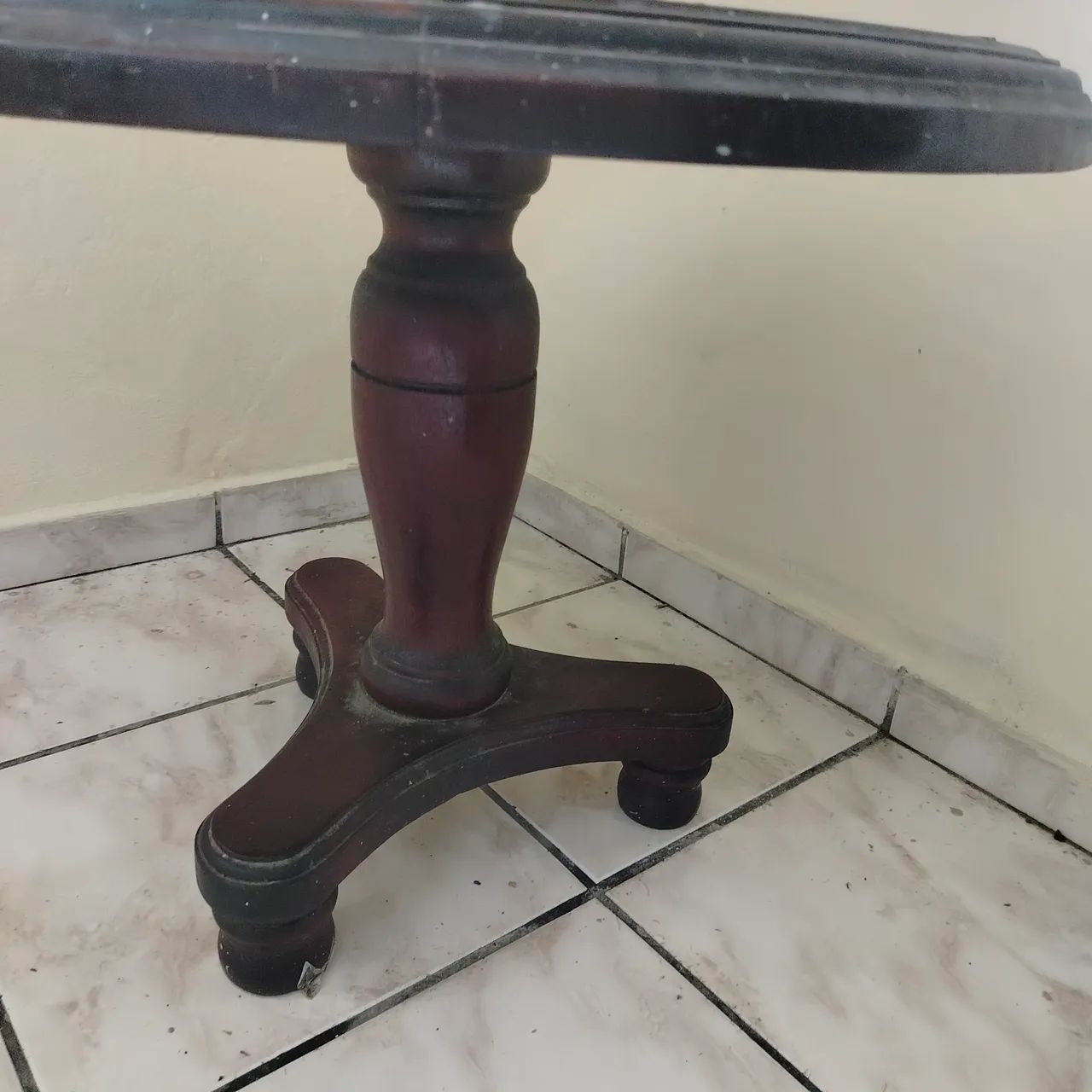 Mesa de Canto em Embuia  (Leia) 