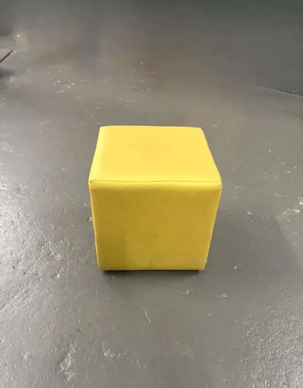 Kit 2 Puff Amarelo 40x40 cm | Ideal para Bares, Tabacarias, Restaurantes e Decoração - Foto 3