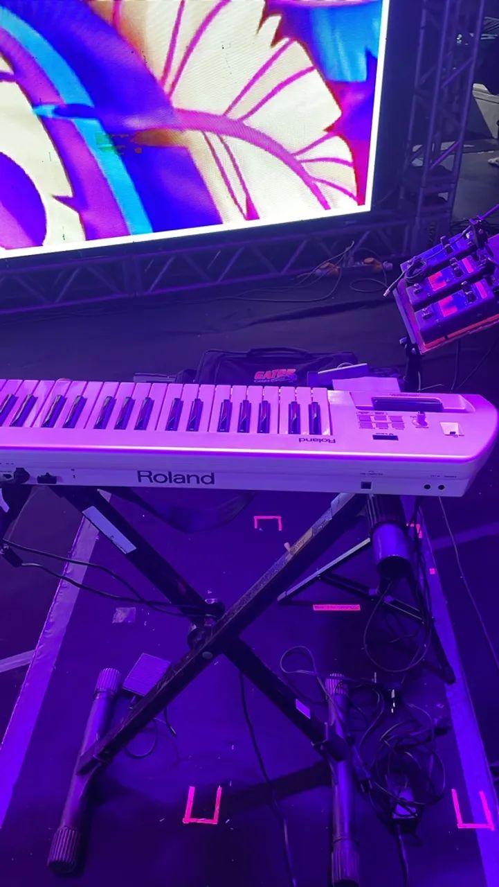 Roland Lucina Ax 09 (Keytar) - Instrumentos musicais - Santo Amaro