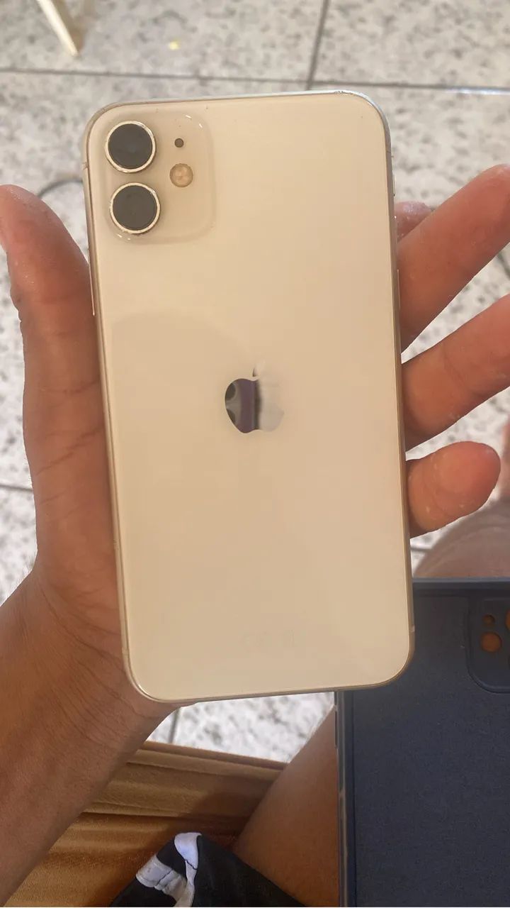 Celular iPhone 11