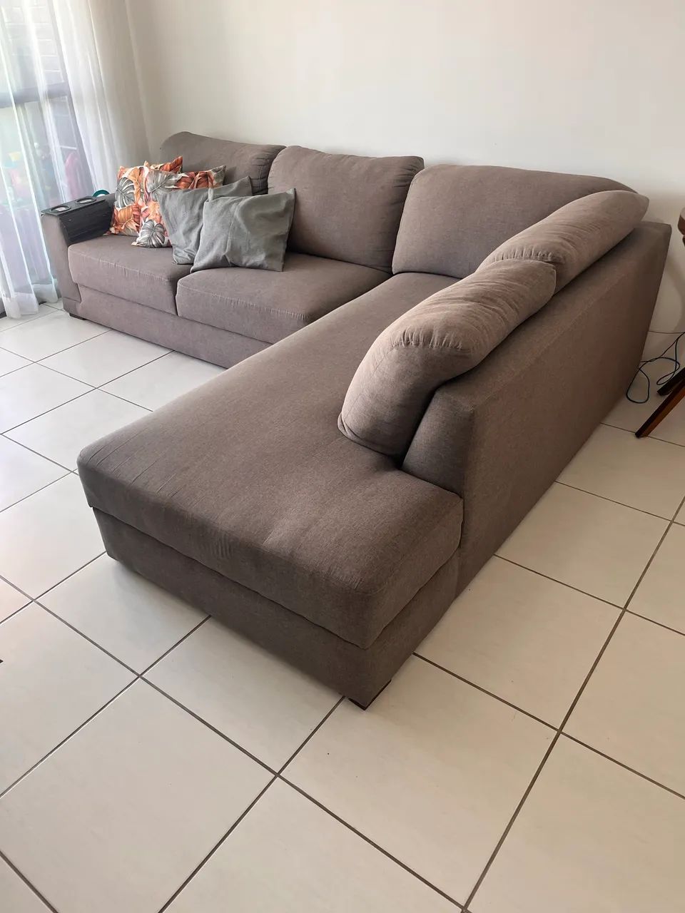 SOFÁ GRANDE COM EXCELENTE OPORTUNIDADE 