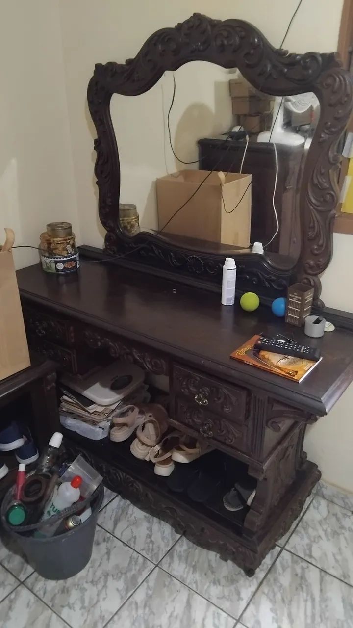 Vendo penteadeira antiga, madeira de lei, ótimo estado 