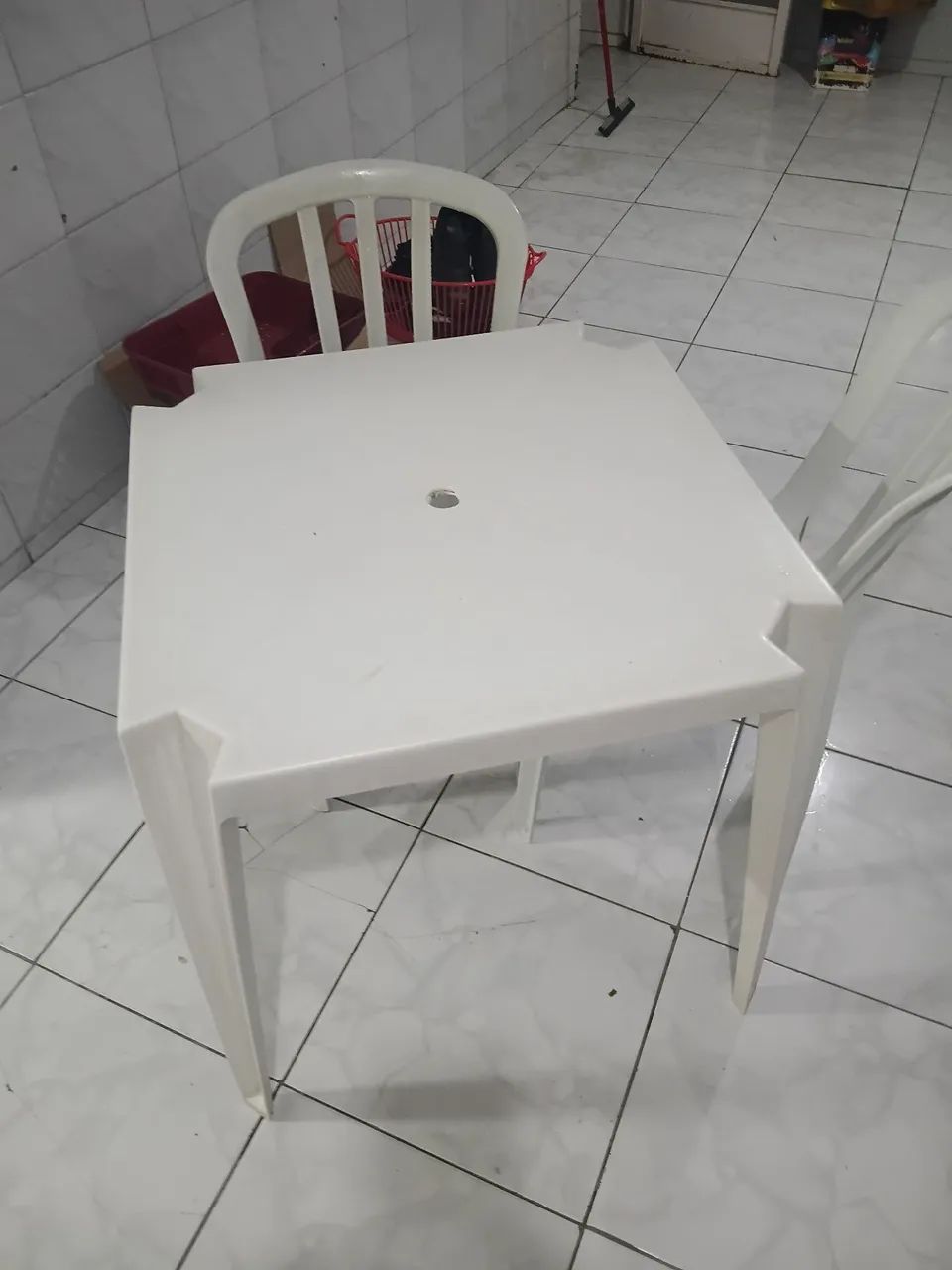 Mesa com 2 cadeiras 