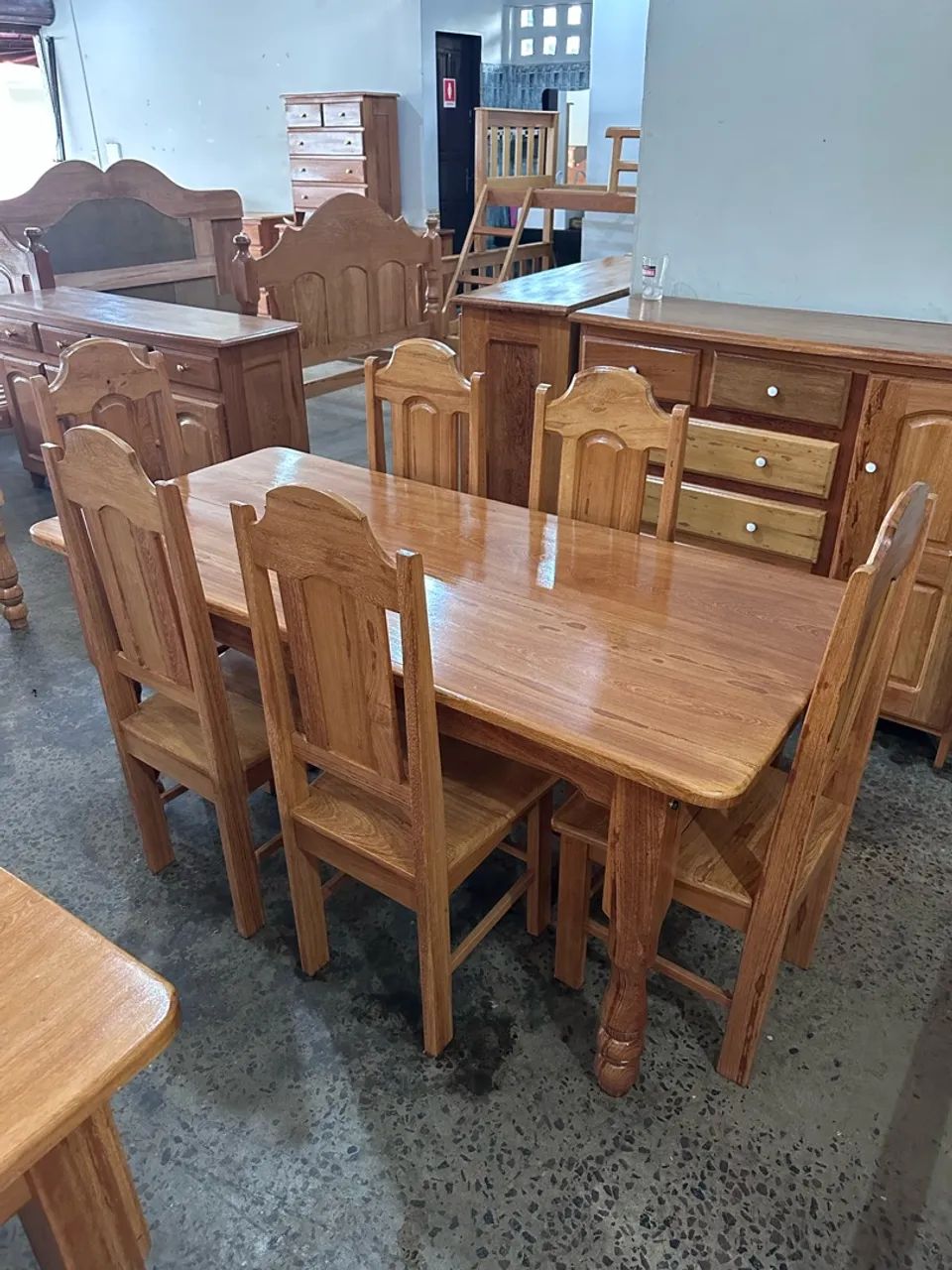 Mesa com 6 cadeiras 