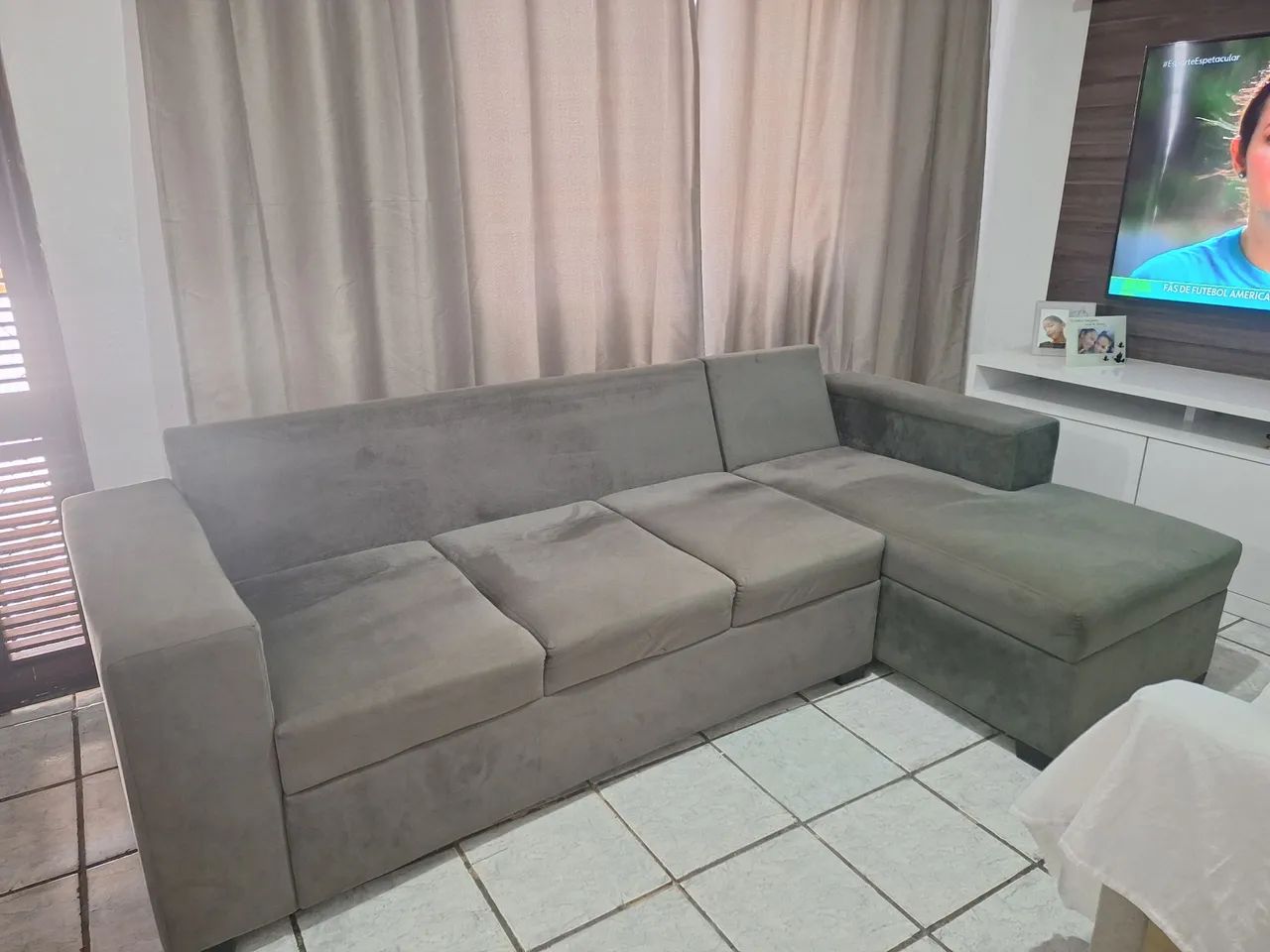 Sofá cinza quatro lugares - Foto 2