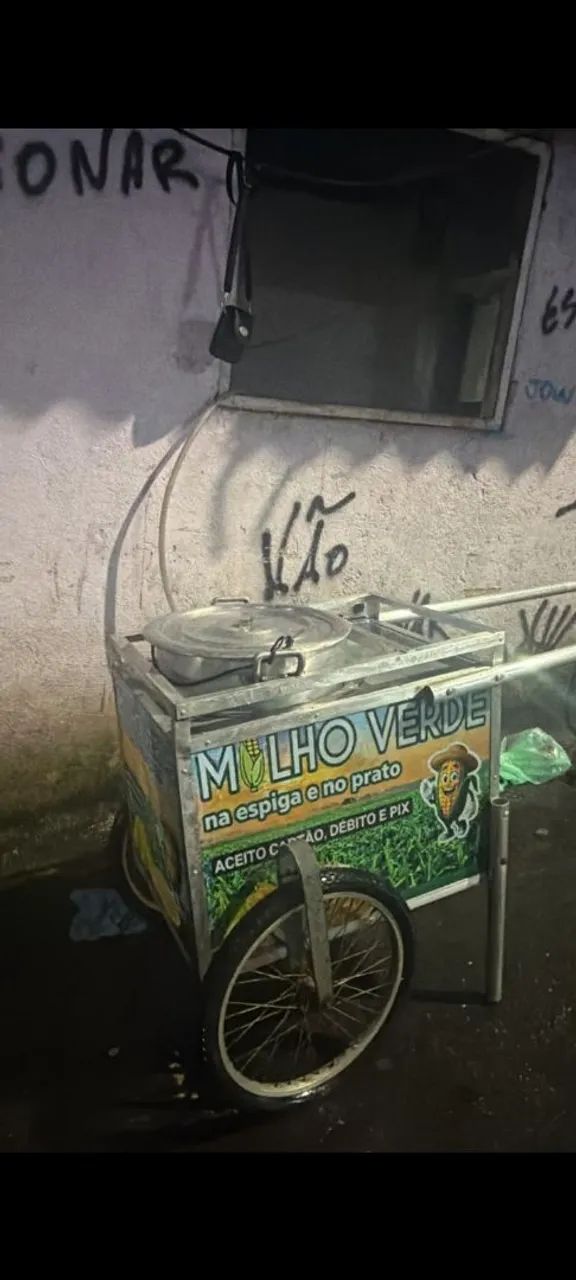 Vendedor de milho na praia 