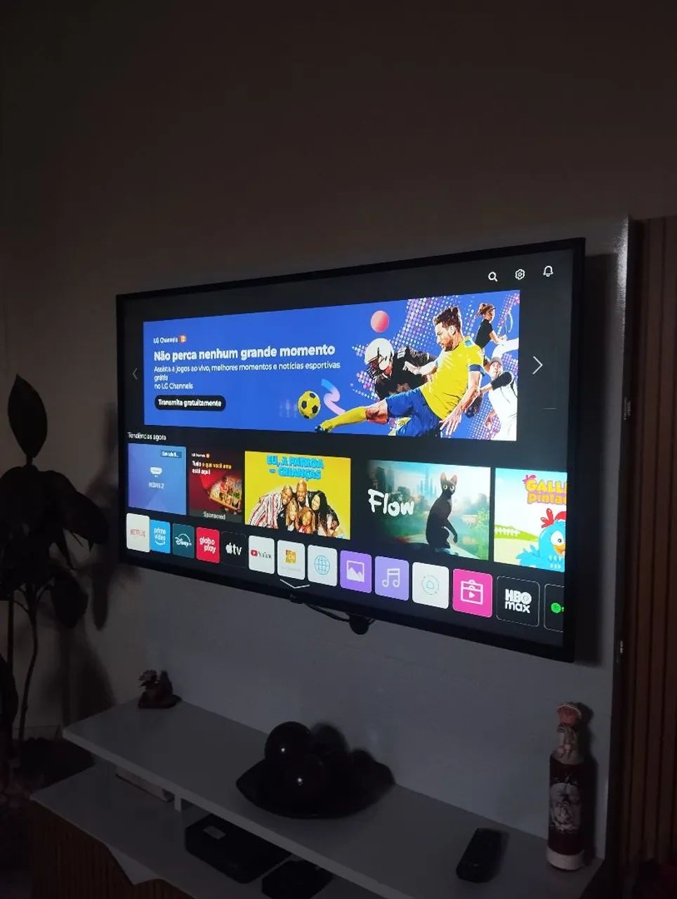 TV LG 55 Polegadas Smart 4K Android Dolby Áudio Ruku Wi-fi 