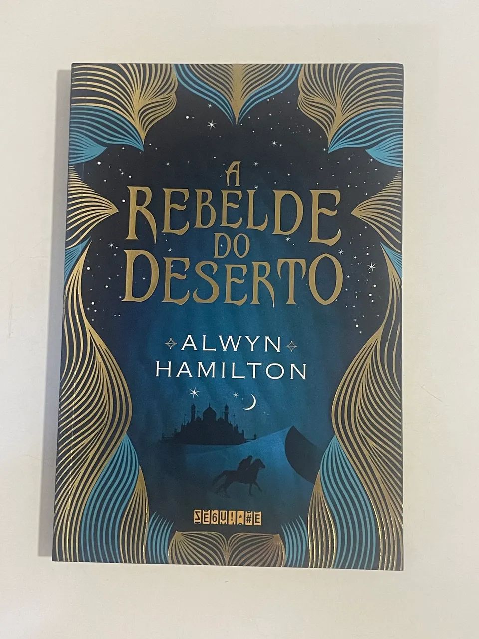 Livro ?A rebelde do deserto?