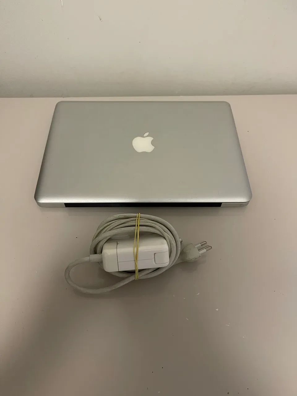 MacBook Pro Cinza - Excelente Estado - Não Liga (Possível Bateria)