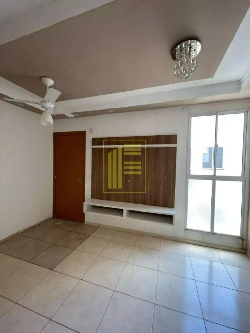 Apartamento com 2 quartos e garagem, com armários planejados
