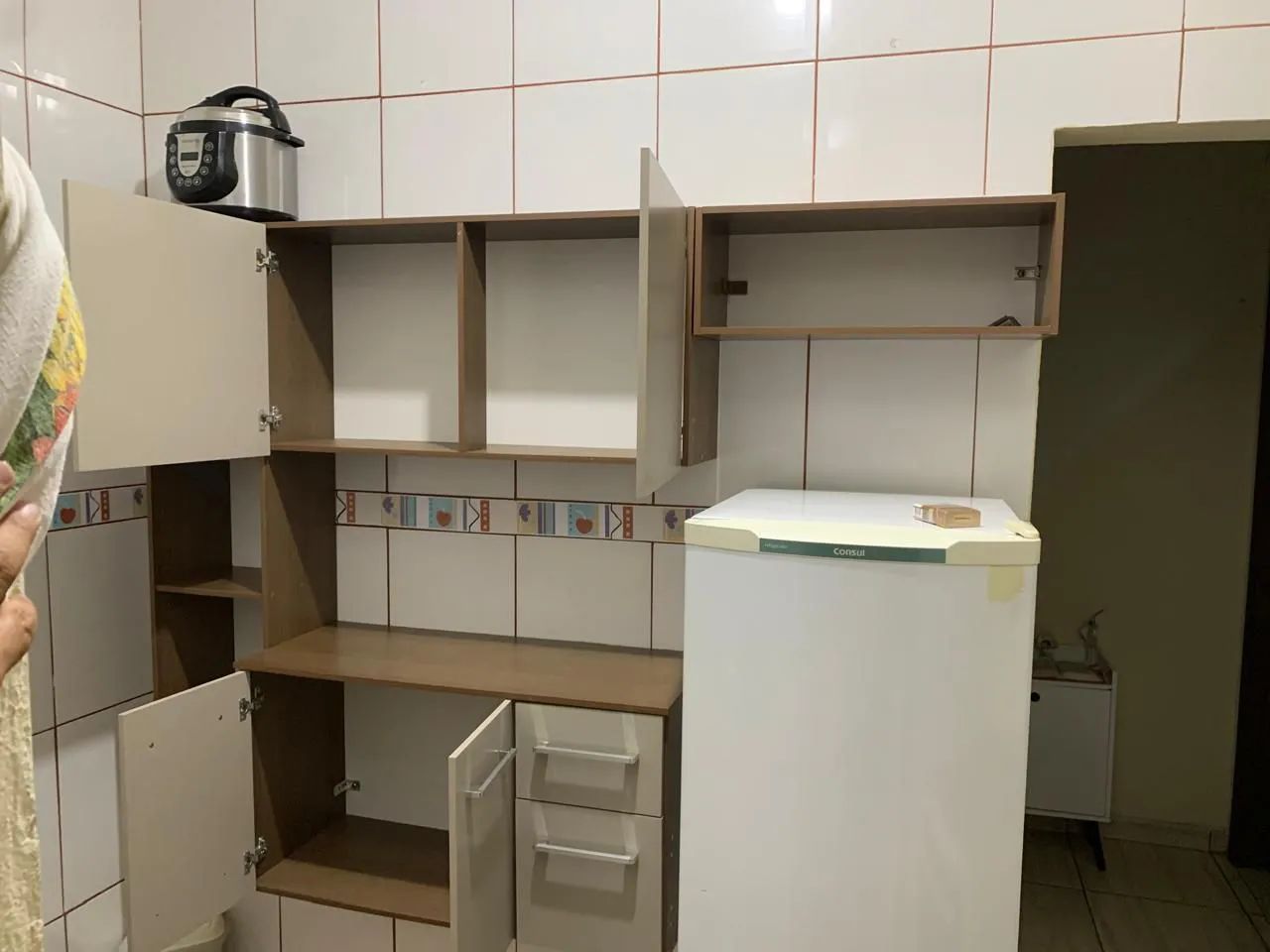 Vendo armário de cozinha compacto excelente  - Foto 2