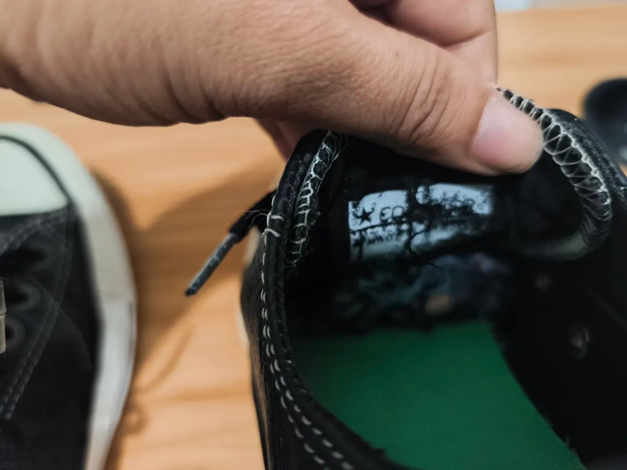 Converse em couro tamanho 35 - Foto 5