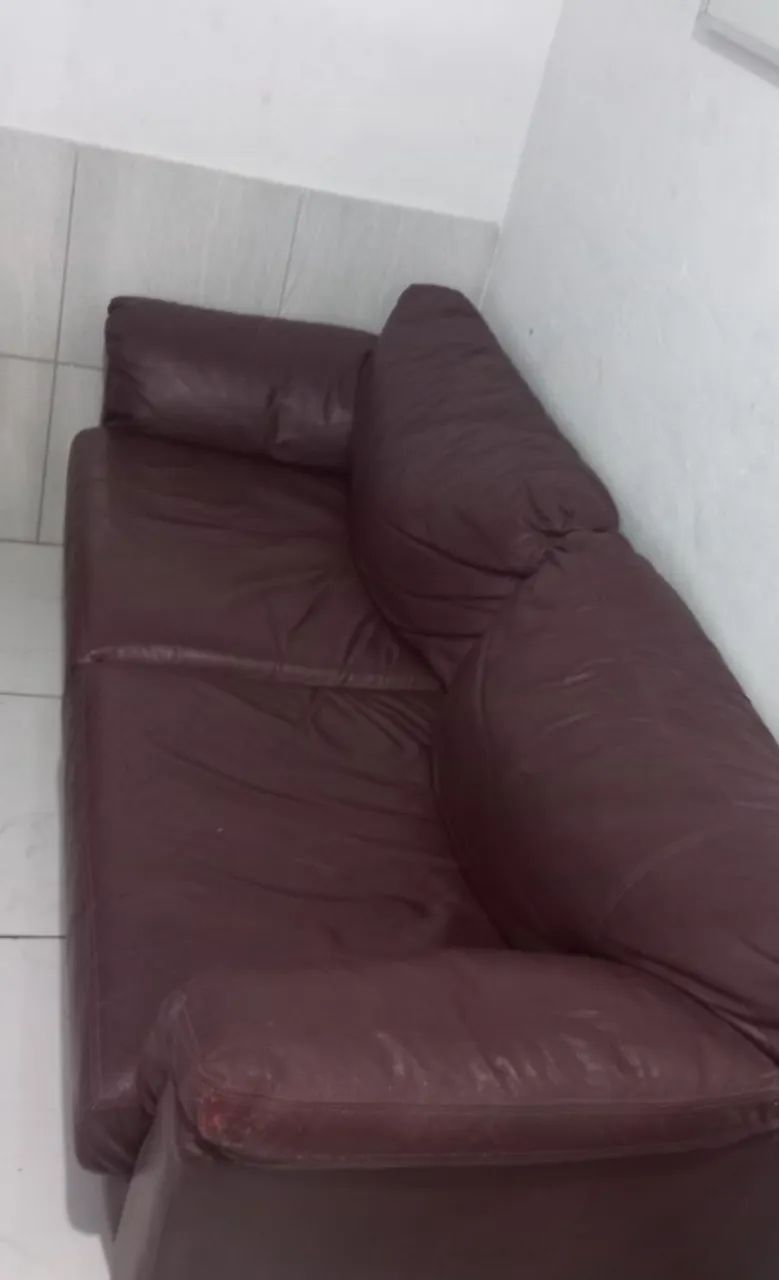 Sofá de couro legítimo 