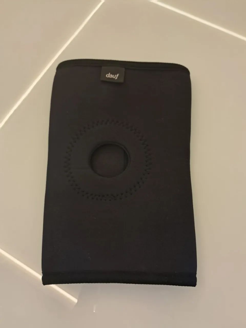 Joelheira Ortopédica De Neoprene Com Orifício