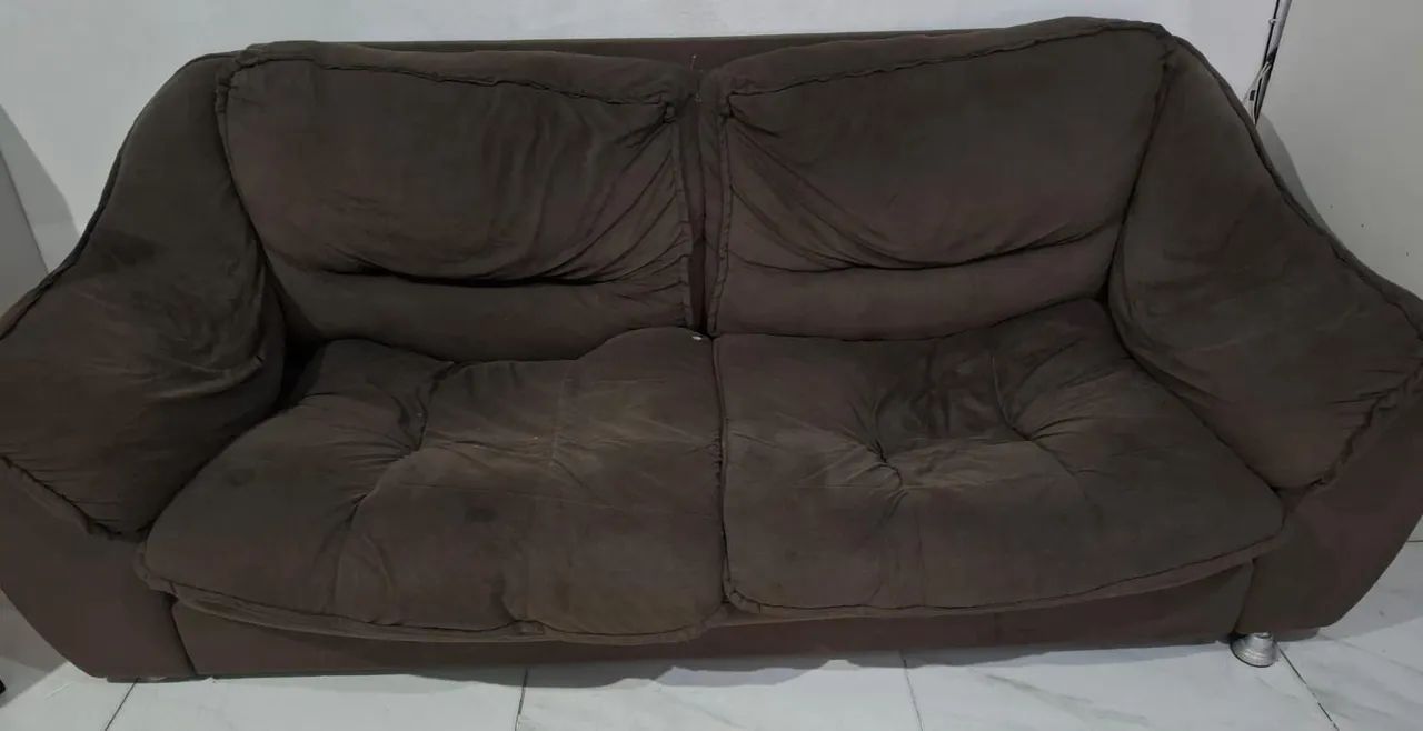 Vendo sofá de três lugares 