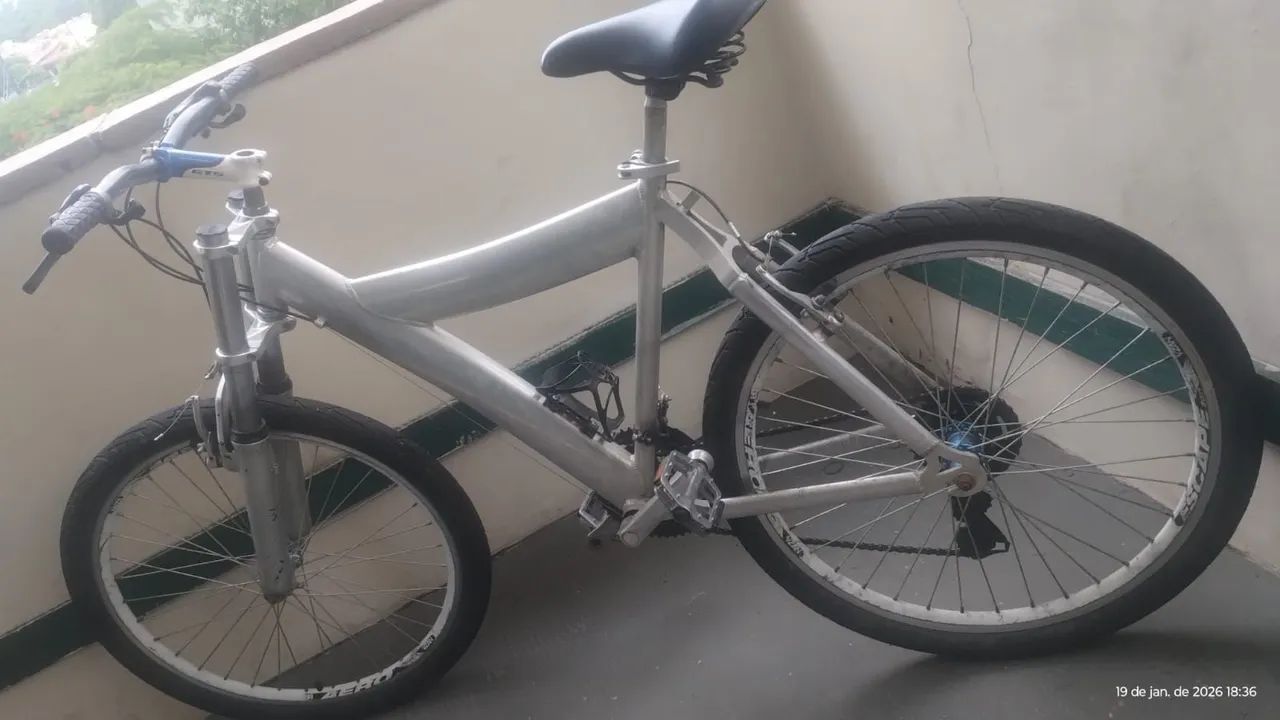 Bicicleta aro 26 18v - Foto 2