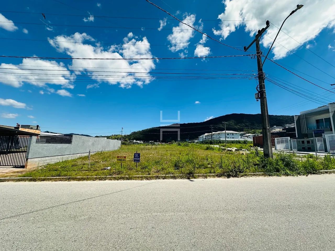 Terreno de esquina com 397m² no Green Village - Palhoça/SC