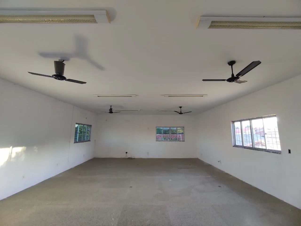 SANTA CLARA ALUGA PRÉDIO COMERCIAL 