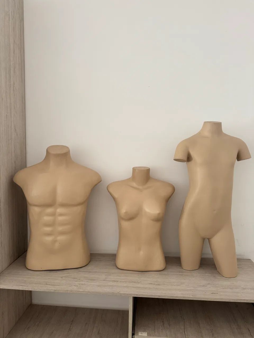 3 manequins para loja de roupa
