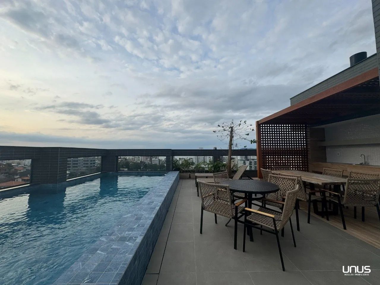 Apartamento 3 dormitórios com 3 suítes em Florianópolis - Foto 2