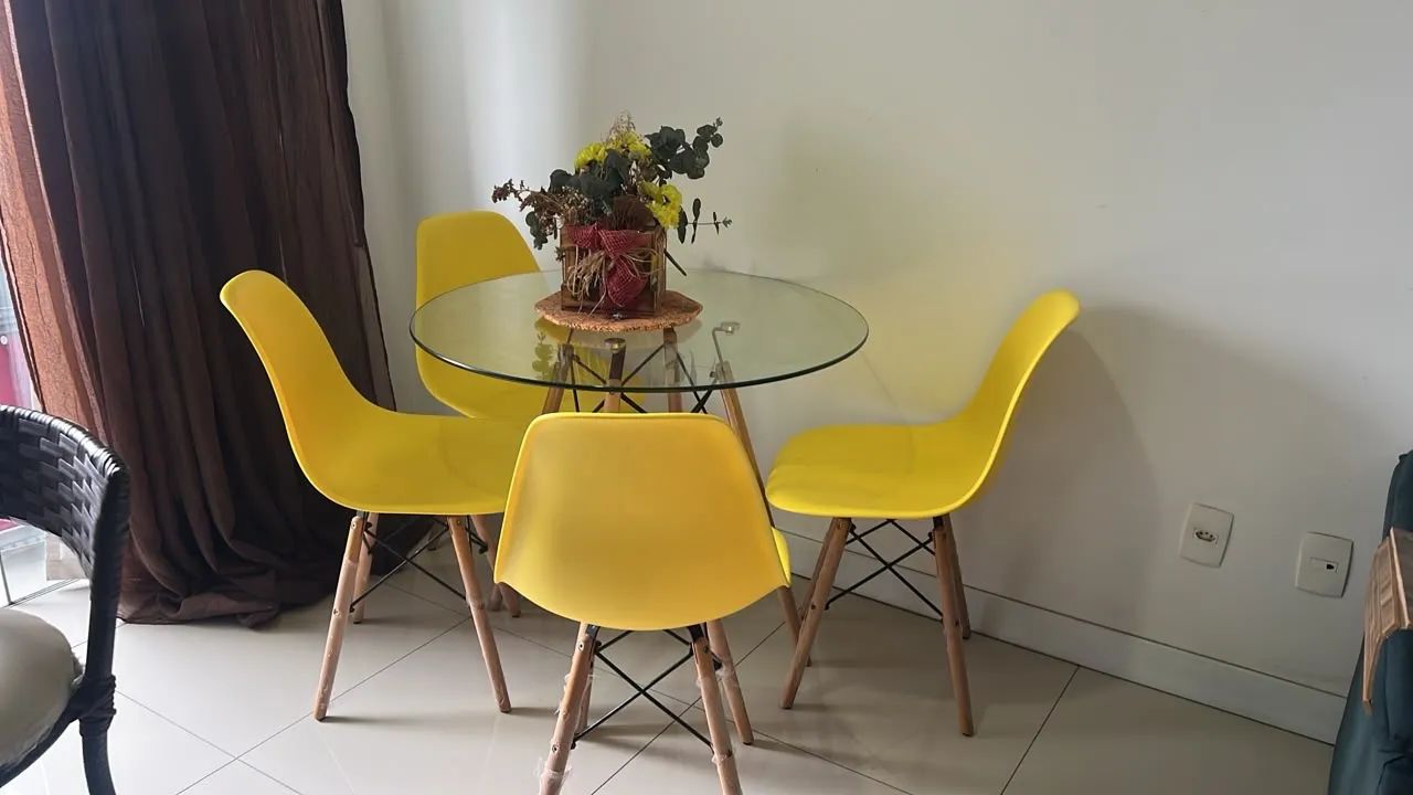 Mesa 4 cadeiras 