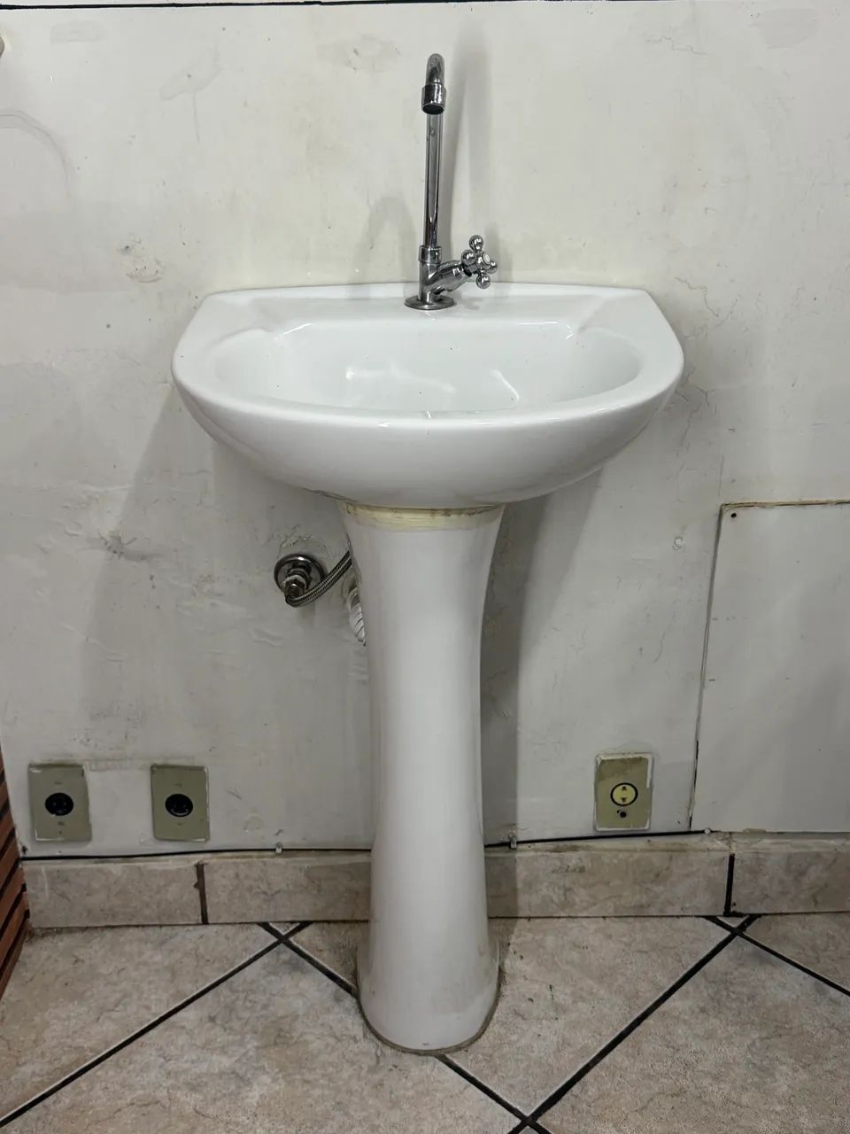 White Celite Pedestal Sink + Celite Faucet