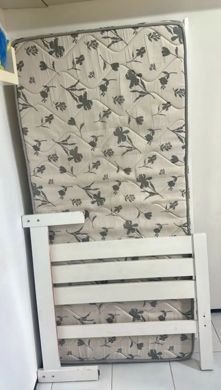 Cama de solteiro com colchão 