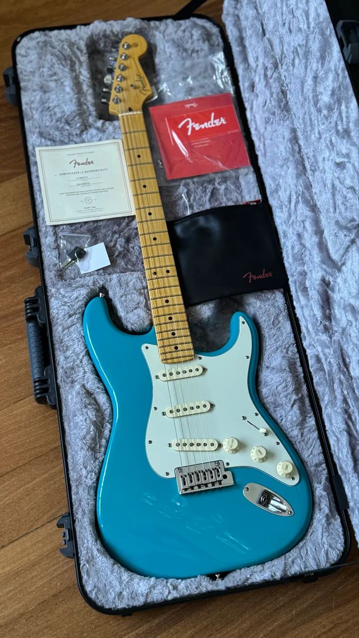 Guitarra Fender American Professional Miami Blue  - Foto 3