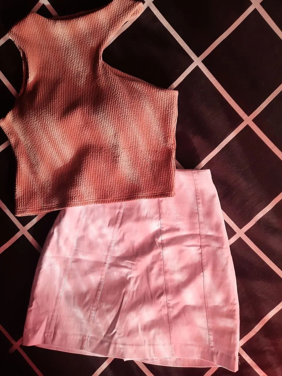 Conjunto croped e shorts saia