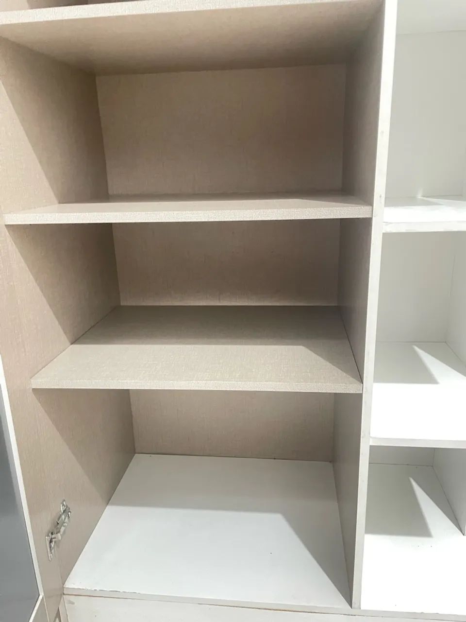 Vende-se uma sapateira que serve com penteadeira e guarda roupa  - Foto 3