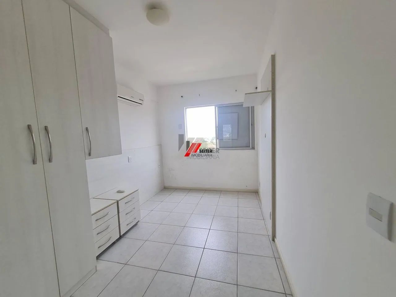 Apartamento 2 Dormitorios Mobiliado para Venda em Florianopolis - Foto 4