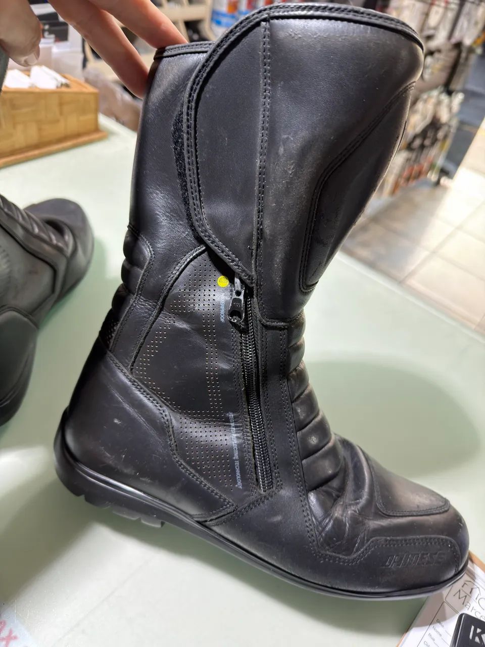 Bota Dainese 43 para chuva  - Foto 3