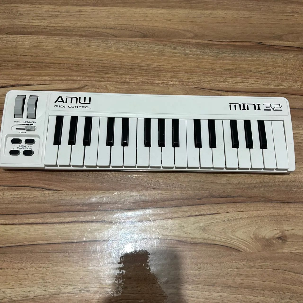 Controlador MIDI AMW