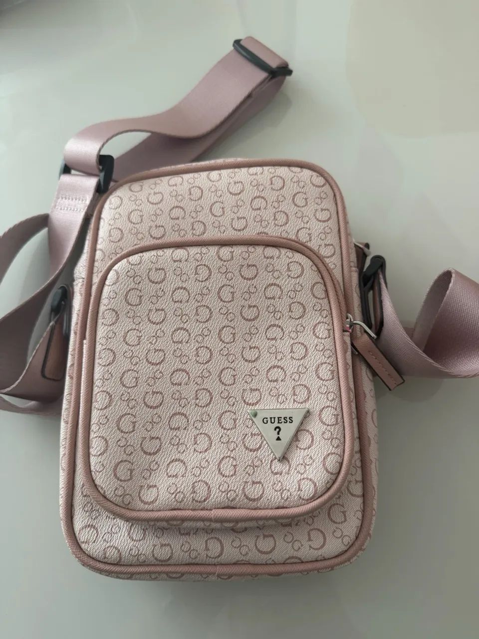 Bolsa semi nova usada uma vez da guess - Foto 3
