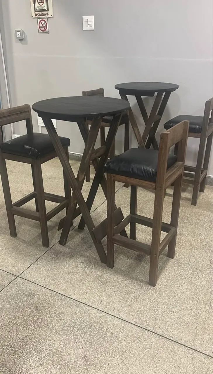 Vende-se conjunto de 3 mesas e 6 banquetas altas - Foto 2