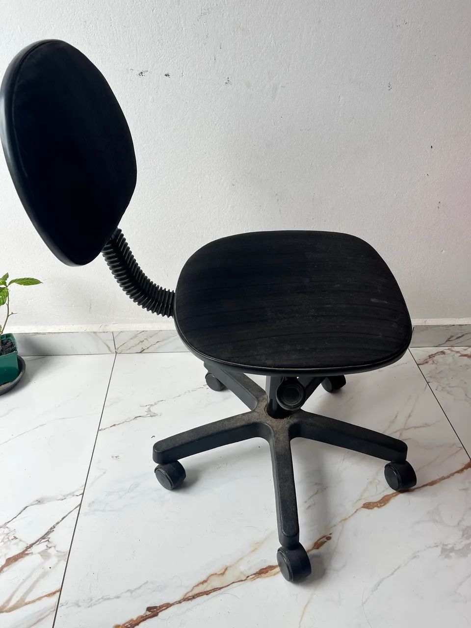Cadeira de escritório simples